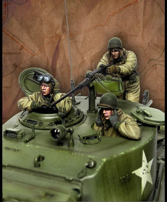 1/35 WWII Soviet T-34 Tank Commander with Binoculars, 3 Figures, Resin Model Figure Kit, Unassembled and Unpainted