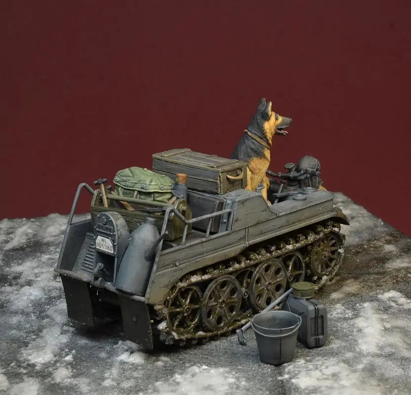 1/35 WWII German Half-Track, 4 Figures, Resin Model Diorama Kit, Unassembled and Unpainted