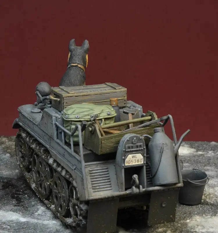 1/35 WWII German Half-Track, 4 Figures, Resin Model Diorama Kit, Unassembled and Unpainted