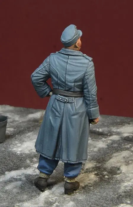 1/35 WWII German Officer in Greatcoat, Resin Model Figure Kit, Unassembled and Unpainted