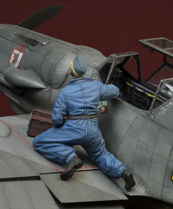 1/35 WWII Luftwaffe Pilot, Resin Model Figure Kit, Unassembled and Unpainted