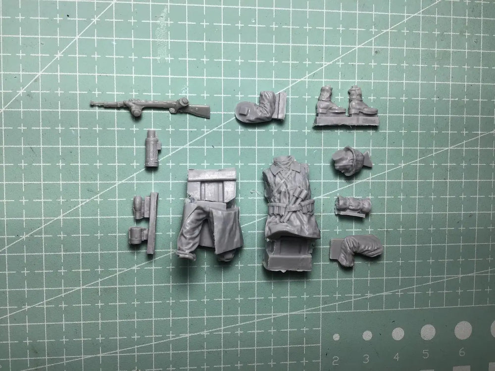 1/35 Modern Infantryman in Tactical Body Armor, Resin Model Figure Kit, Unassembled and Unpainted