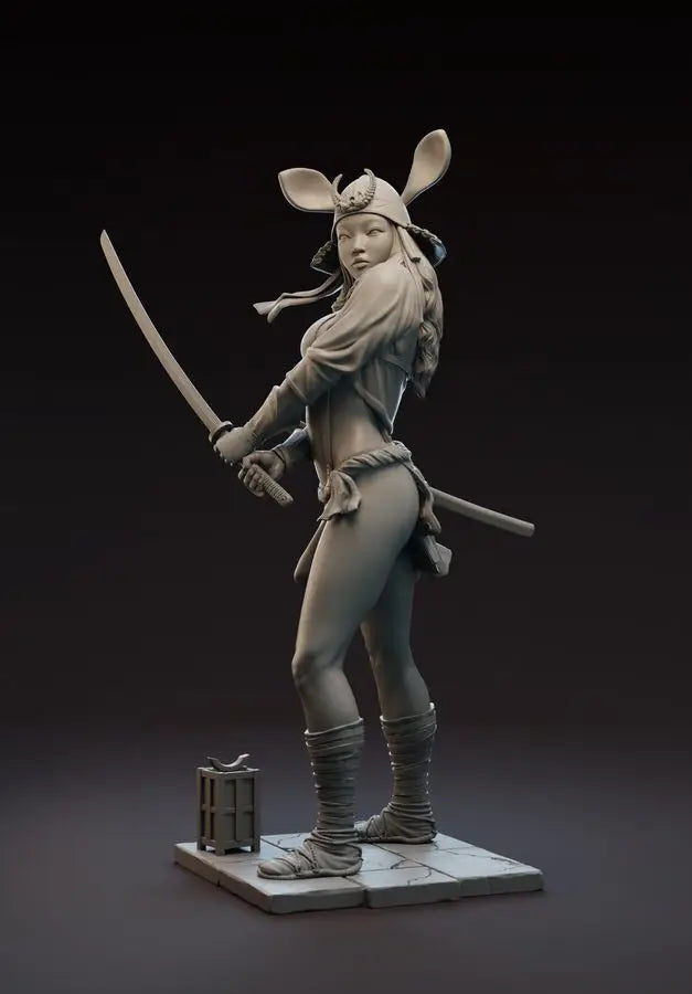 1/24 Antler-Helmed Warrior with Curved Blades, Resin Model Figure Kit, Fantasy Theme, Unassembled and Unpainted