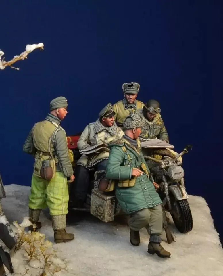 1/35 WWII German Officer with Motorcycle Sidecar Crew, 5 Figures, Resin Model Figure Kit, Unassembled and Unpainted