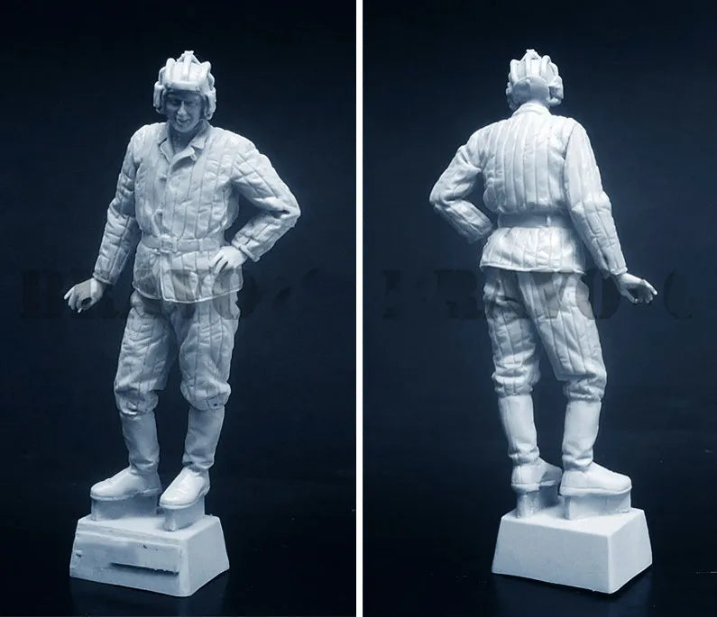 1/35 WWII German Officer with Hands on Hips, Resin Model Figure Kit, Unassembled and Unpainted