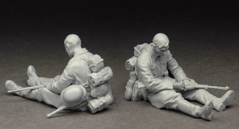 1/35 WWII Soldier, 2 Figures, Resin Model Figure Kit, Unassembled and Unpainted
