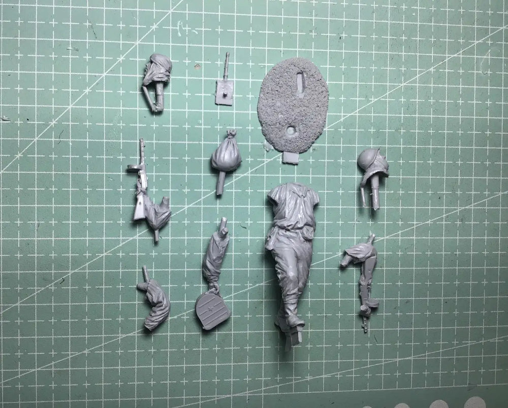 1/35 High-Fantasy Armored Warriors Mixed Poses, Resin Model Figure Kit, Fantasy Theme, Unassembled and Unpainted