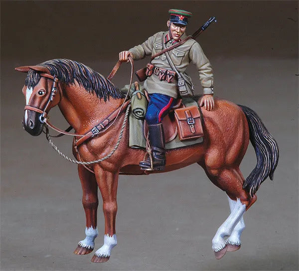 1/35 WWI Austro-Hungarian Cavalry Officer, 2 Figures, Resin Model Figure Kit, Unassembled and Unpainted
