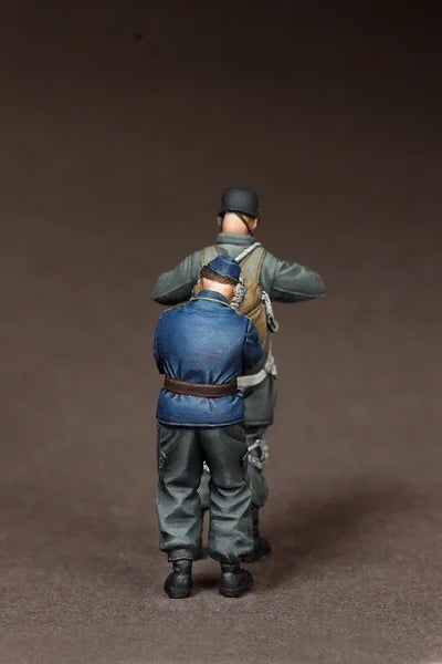 1/35 WWII German Soldier Trading with French, 3 Figures, Resin Model Figure Kit, Unassembled and Unpainted