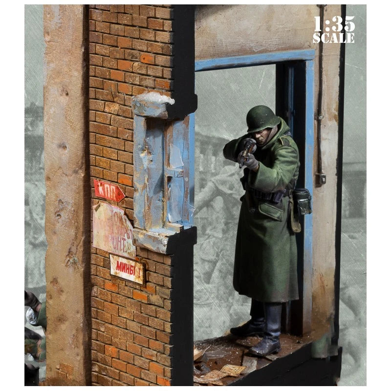 1/35 WWII German Infantry Winter Street Fighting, 3 Figures, Resin Model Diorama Kit, Unassembled and Unpainted