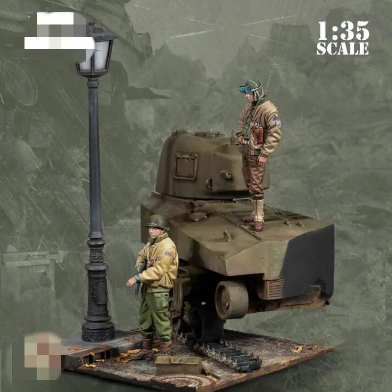 1/35 WWII Soldiers & Truck, 4 Figures, Resin Model Diorama Kit, Unassembled and Unpainted