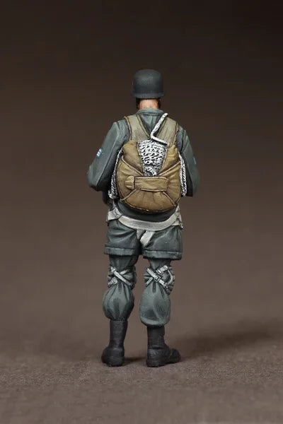 1/35 Modern Infantry Soldier with Rucksack, Resin Model Figure Kit, Unassembled and Unpainted