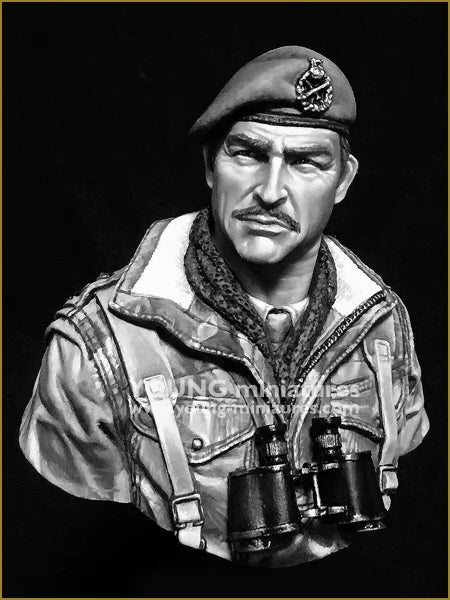 1/10 Modern British Airborne Officer with Binoculars, Resin Model Bust Kit, Unassembled and Unpainted