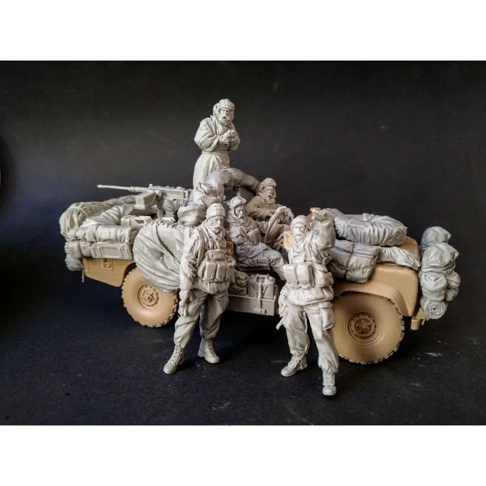 1/35 Soviet Infantry Squad with Truck Transport, 6 Figures, Resin Model Figure Kit, Military Theme, Unassembled and Unpainted