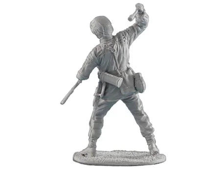 1/35 WWII German Infantry Running with Grenade, Resin Model Figure Kit, Unassembled and Unpainted
