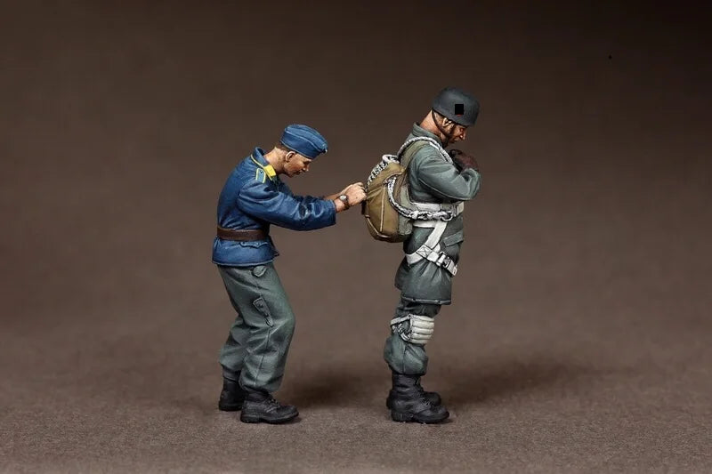 1/35 WWII German Soldier Trading with French, 3 Figures, Resin Model Figure Kit, Unassembled and Unpainted