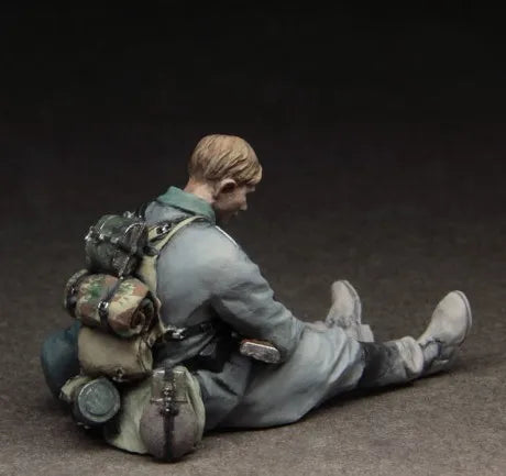 1/35 WWII Soldier, 2 Figures, Resin Model Figure Kit, Unassembled and Unpainted