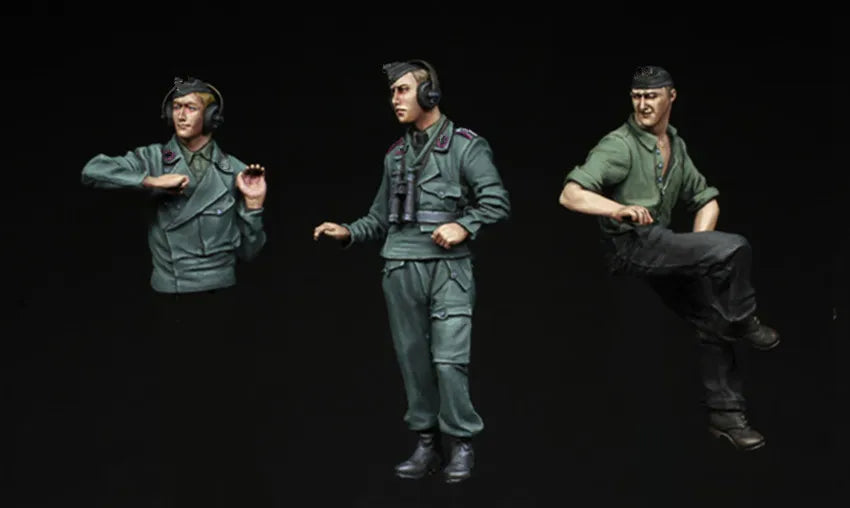 1/35 WWII Soviet WWII Tank Crew, 9 Figures, Resin Model Figure Kit, Unassembled and Unpainted