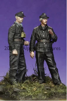 1/35 WWII German Panzer NCO, 2 Figures, Resin Model Figure Kit, Unassembled and Unpainted