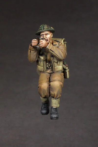 1/35 WWII British Infantryman in Firing Crouch, Resin Model Figure Kit, Unassembled and Unpainted