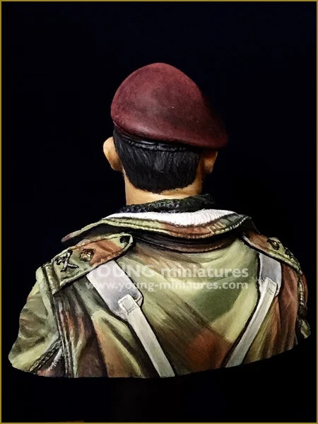1/10 Modern British Airborne Officer with Binoculars, Resin Model Bust Kit, Unassembled and Unpainted