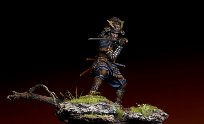 1/24 Ancient Japanese Samurai with Naginata in Battle Stance, Resin Model Figure Kit, Unassembled and Unpainted