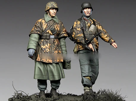1/35 WWII German Infantry with Panzerfaust, 2 Figures, Resin Model Figure Kit, Unassembled and Unpainted
