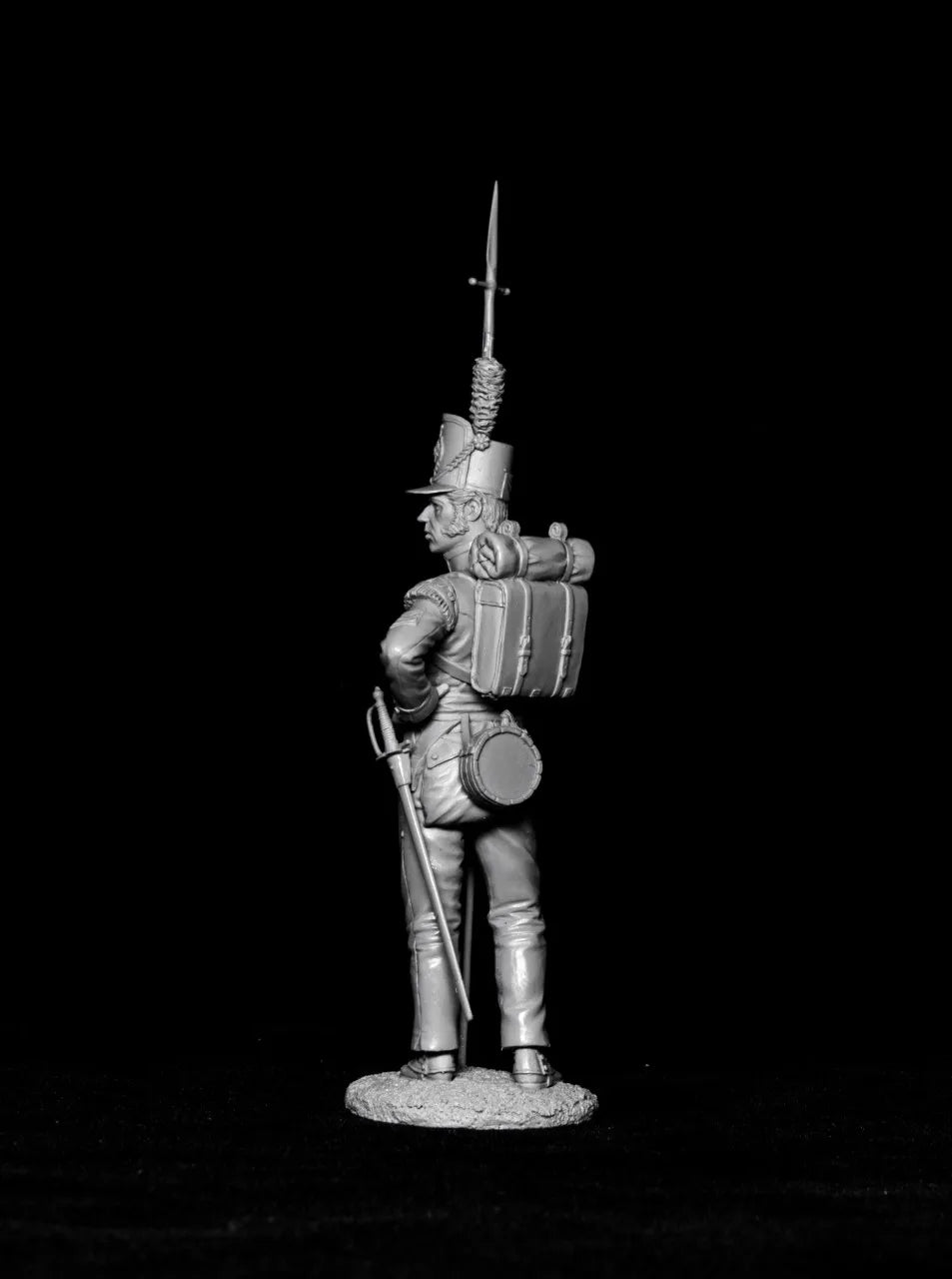 1/24 Medieval Crusader Knight with Plumed Helm and Spear, Resin Model Figure Kit, Unassembled and Unpainted