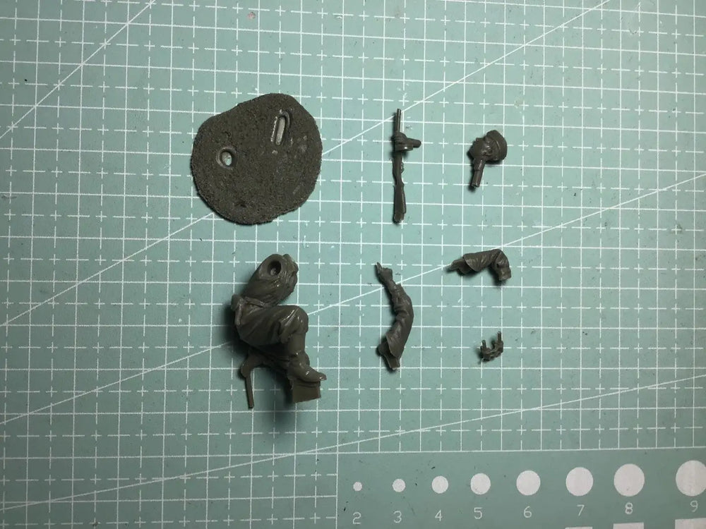 1/35 Modern Tactical Soldier in Ready Stance, Resin Model Figure Kit, Unassembled and Unpainted