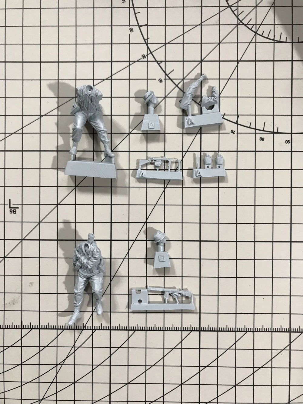 1/35 Flying Nymphs, 2 Figures, Resin Model Figure Kit, Fantasy Theme, Unassembled and Unpainted
