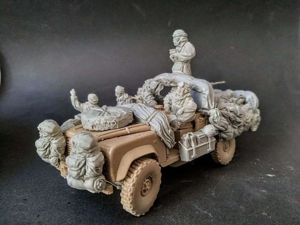 1/35 Soviet Infantry Squad with Truck Transport, 6 Figures, Resin Model Figure Kit, Military Theme, Unassembled and Unpainted