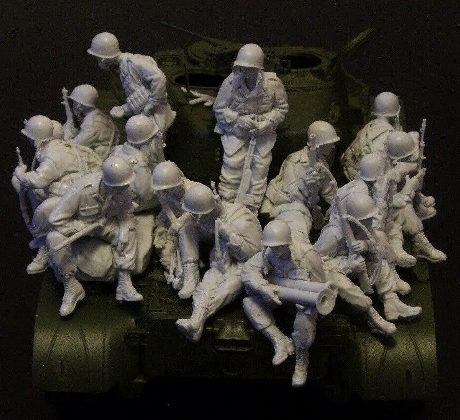 1/35 WWII German Infantry Squad Assaulting, 15 Figures, Resin Model Figure Kit, Unassembled and Unpainted