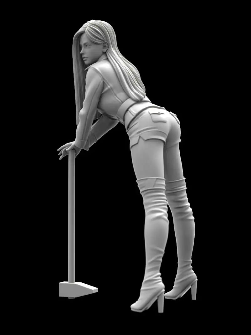 1/12 Pin-Up Female with Hammer, Resin Model Figure Kit, Unassembled and Unpainted