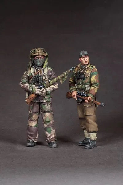 1/35 Modern NATO Infantry Soldiers, 2 Figures, Resin Model Figure Kit, Unassembled and Unpainted