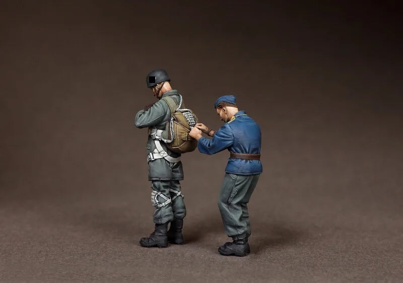 1/35 WWII German Soldier Trading with French, 3 Figures, Resin Model Figure Kit, Unassembled and Unpainted