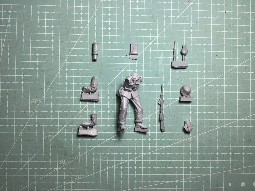 1/35 WWII American Soldier Charging Forward, Resin Model Figure Kit, Unassembled and Unpainted