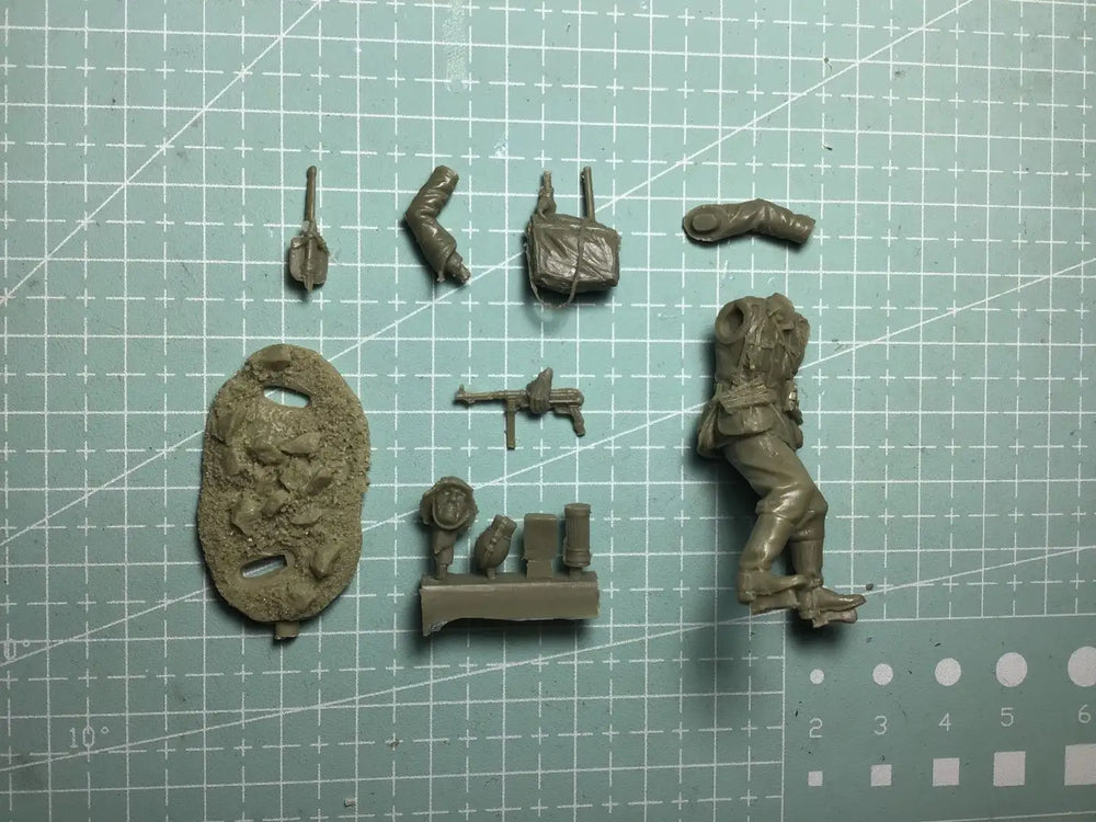 1/35 Medieval Armored Warrior, Resin Model Figure Kit, Unassembled and Unpainted
