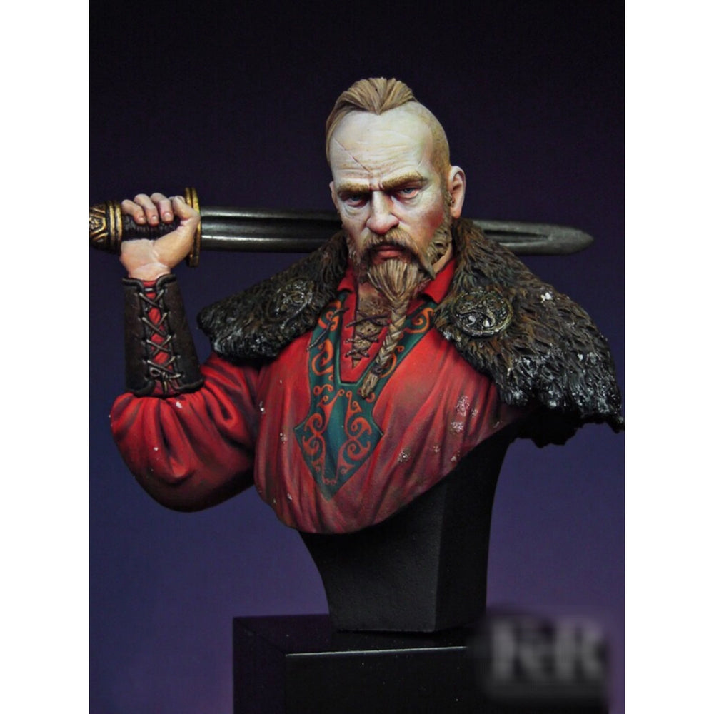 1/12 Medieval Viking Warrior with Fur Cape and Braided Beard, Resin Model Bust Kit, Unassembled and Unpainted