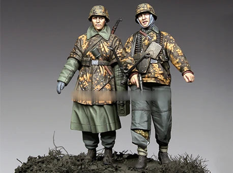 1/35 WWII German Infantry with Panzerfaust, 2 Figures, Resin Model Figure Kit, Unassembled and Unpainted