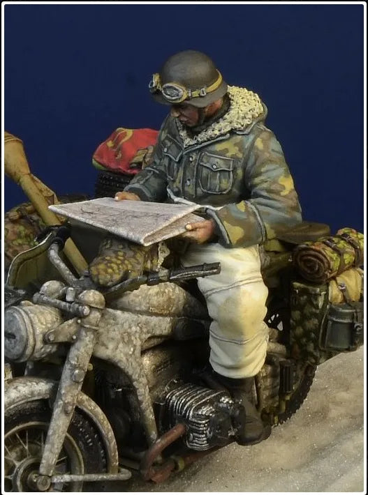 1/35 WWII German Motorcyclist, Resin Model Figure Kit, Unassembled and Unpainted