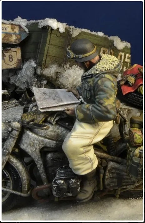 1/35 WWII German Motorcyclist, Resin Model Figure Kit, Unassembled and Unpainted
