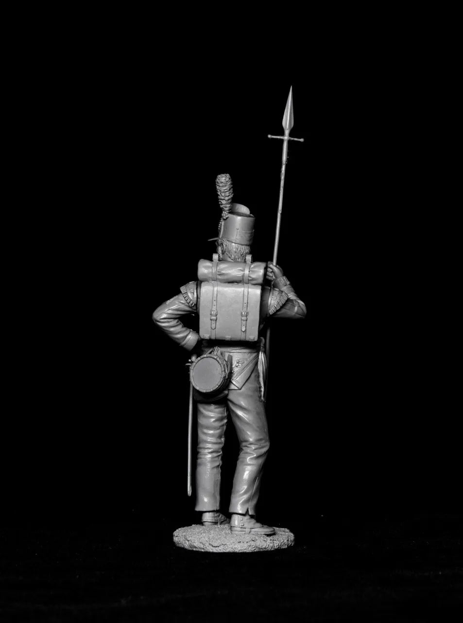 1/24 Medieval Crusader Knight with Plumed Helm and Spear, Resin Model Figure Kit, Unassembled and Unpainted