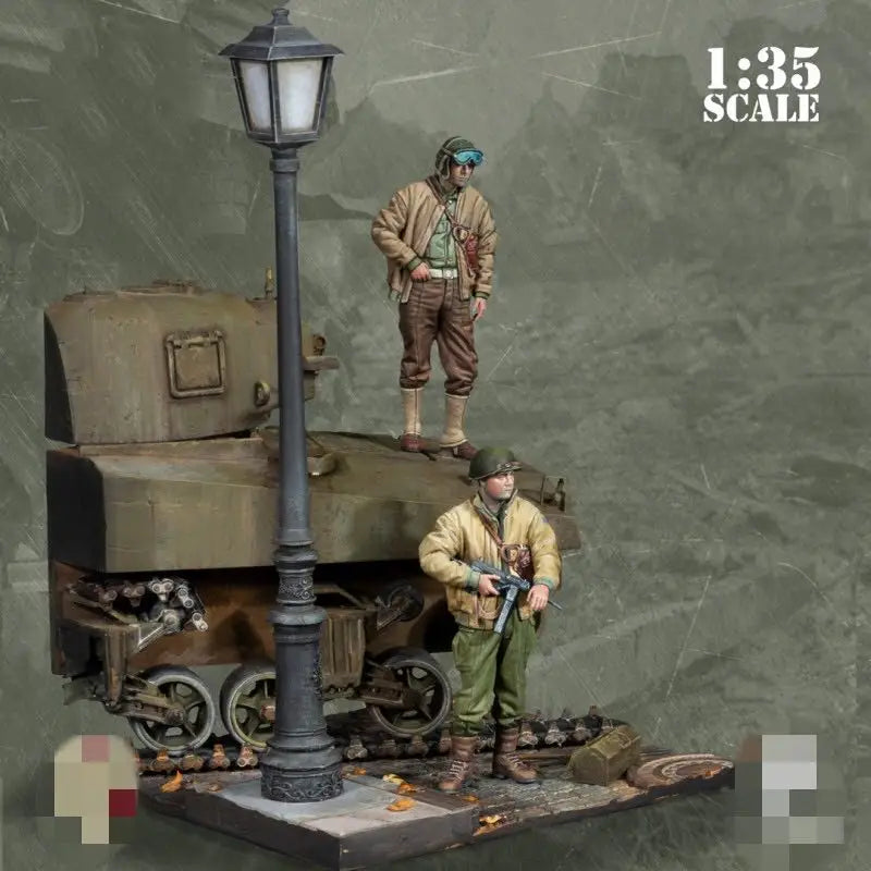 1/35 WWII Soldiers & Truck, 4 Figures, Resin Model Diorama Kit, Unassembled and Unpainted