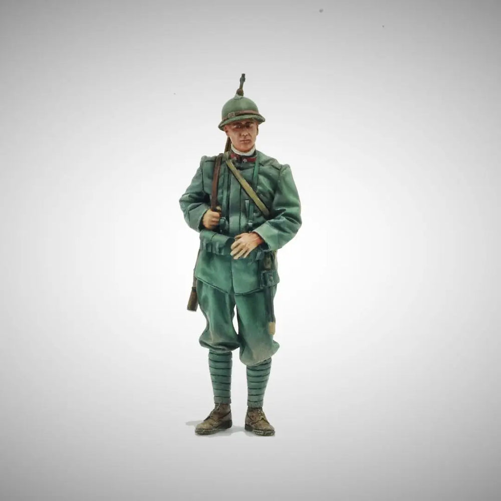 1/35 WWI German Infantryman in Pickelhaube with Rifle, Resin Model Figure Kit, Unassembled and Unpainted