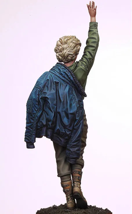 1/16 Modern Female Soldier Raising Victory Fist, Resin Model Figure Kit, Unassembled and Unpainted
