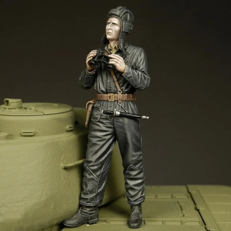 1/35 WWII German Panzer Crew with Headset, Resin Model Figure Kit, Unassembled and Unpainted
