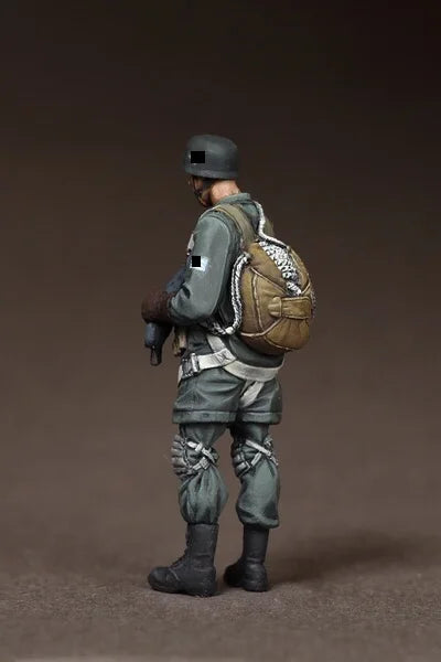 1/35 Modern Infantry Soldier with Rucksack, Resin Model Figure Kit, Unassembled and Unpainted
