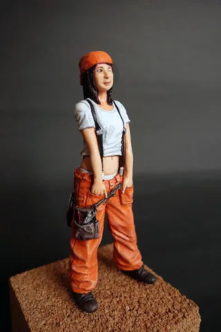 1/20 Modern Female Construction Worker in Hard Hat, Resin Model Figure Kit, Unassembled and Unpainted