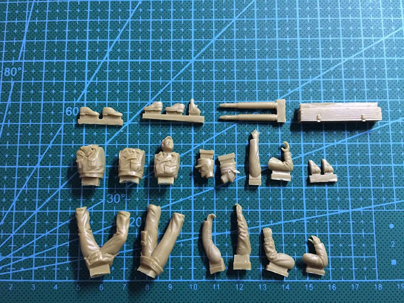 1/35 WWII German Ammo Crew, 5 Figures, Resin Model Figure Kit, Unassembled and Unpainted