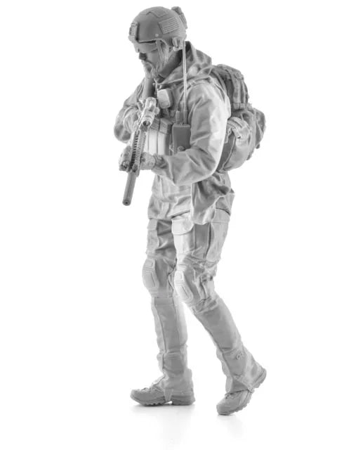 1/16 Modern Soldier with Visor Helmet Striding, Resin Model Figure Kit, Unassembled and Unpainted